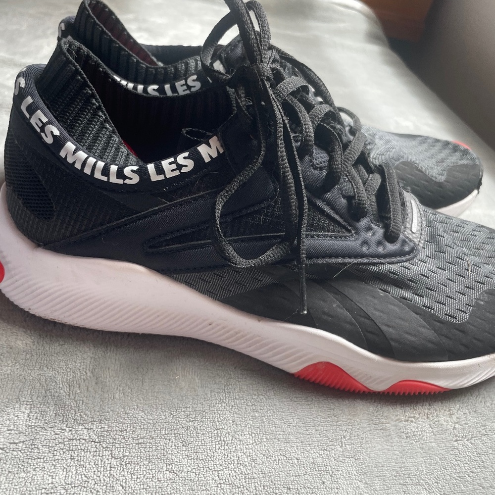 Size 8 Mens/Women’s 9 Les Mills Reebok Sneakers